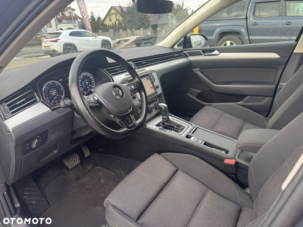 Volkswagen Passat 1.6 TDI SCR DSG Comfortline - 22