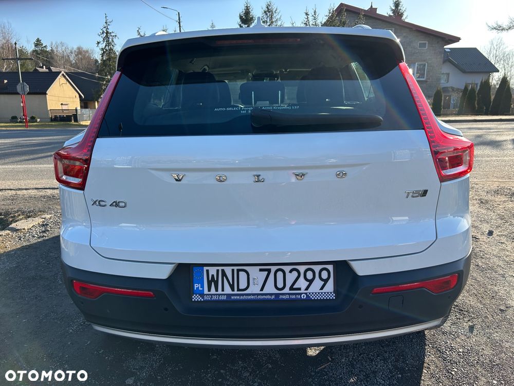 Volvo XC 40 T5 AWD Momentum Pro - 9