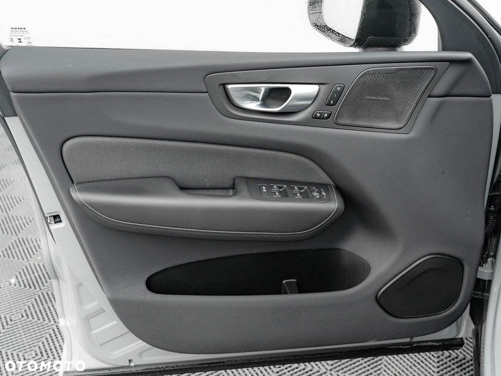 Volvo XC 60 B4 B Plus Dark - 13