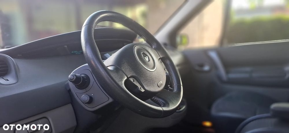 Renault Scenic 2.0 16V Emotion - 13