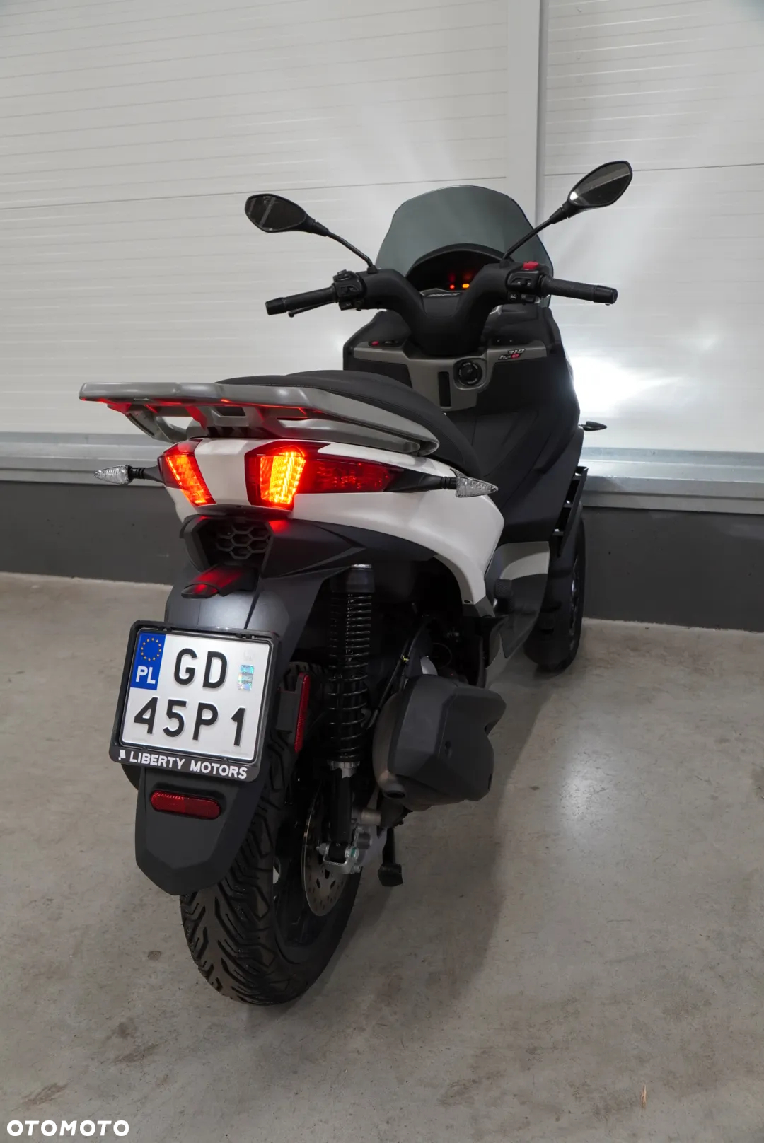 Piaggio MP-3 - 5