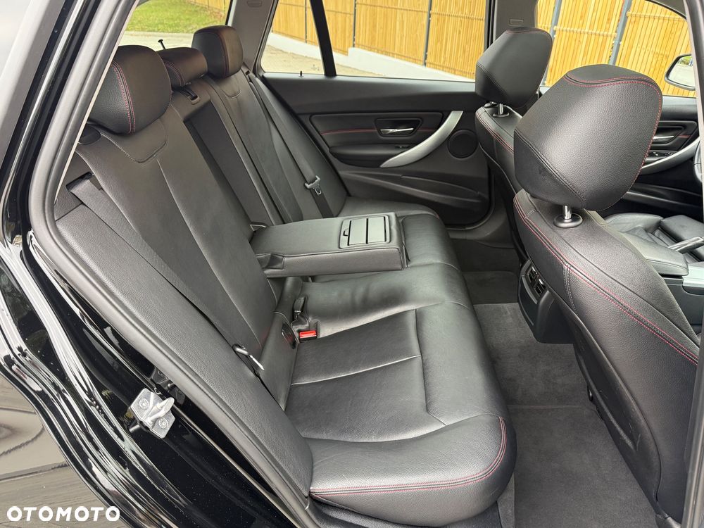 BMW Seria 3 320i xDrive - 33