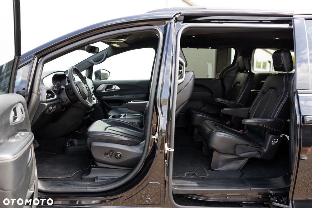 Chrysler Pacifica - 15