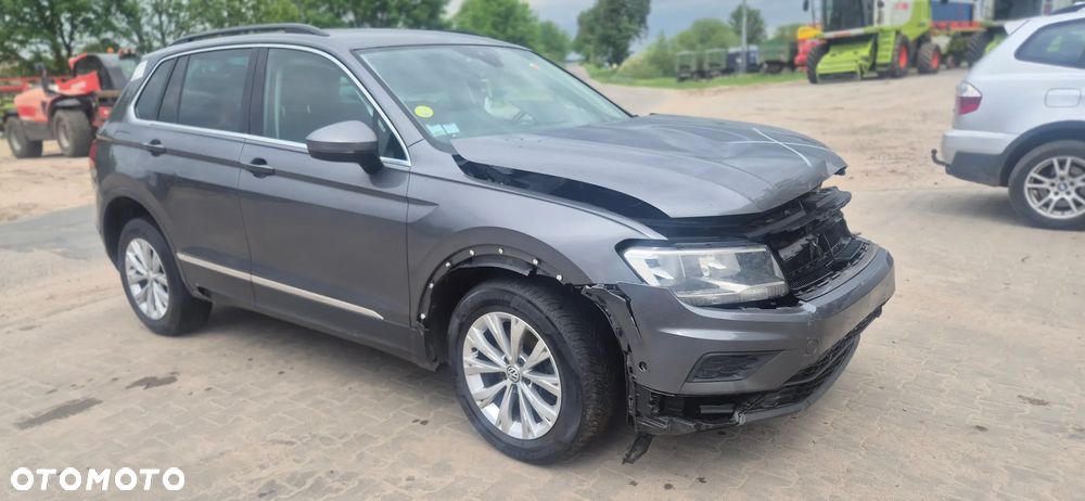 Volkswagen Tiguan - 1