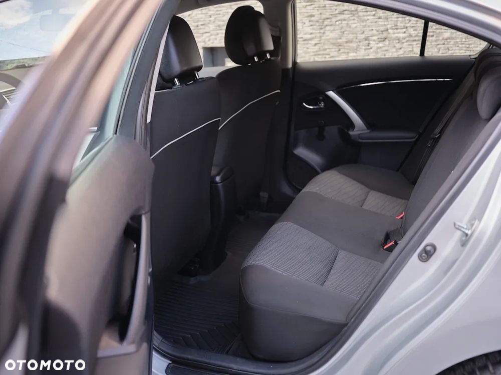 Toyota Avensis 1.8 Luna - 9