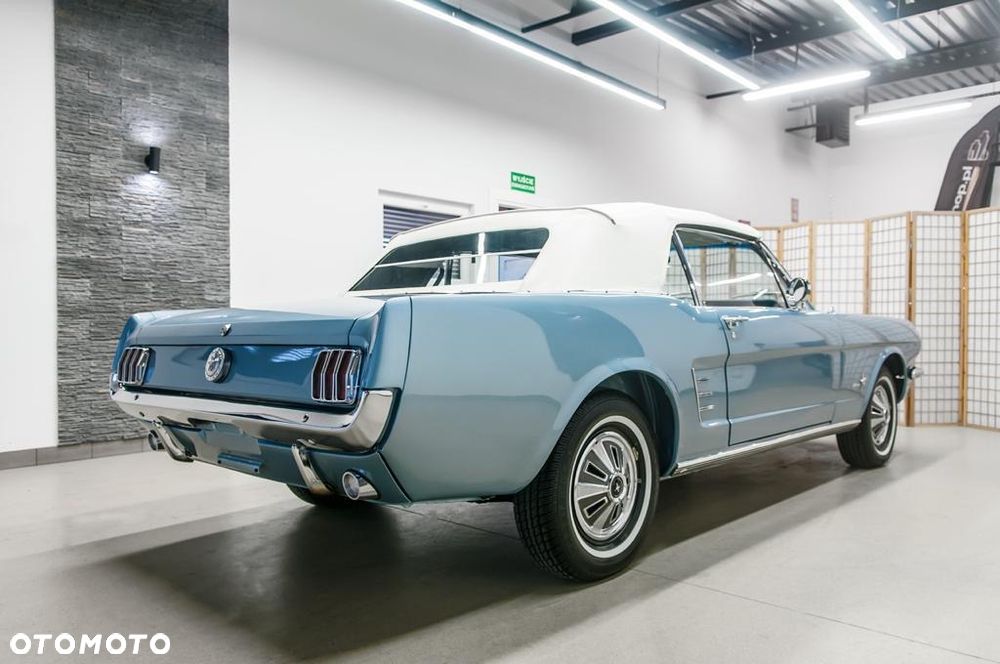 Ford Mustang - 4