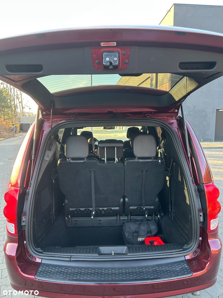Dodge Grand Caravan - 16