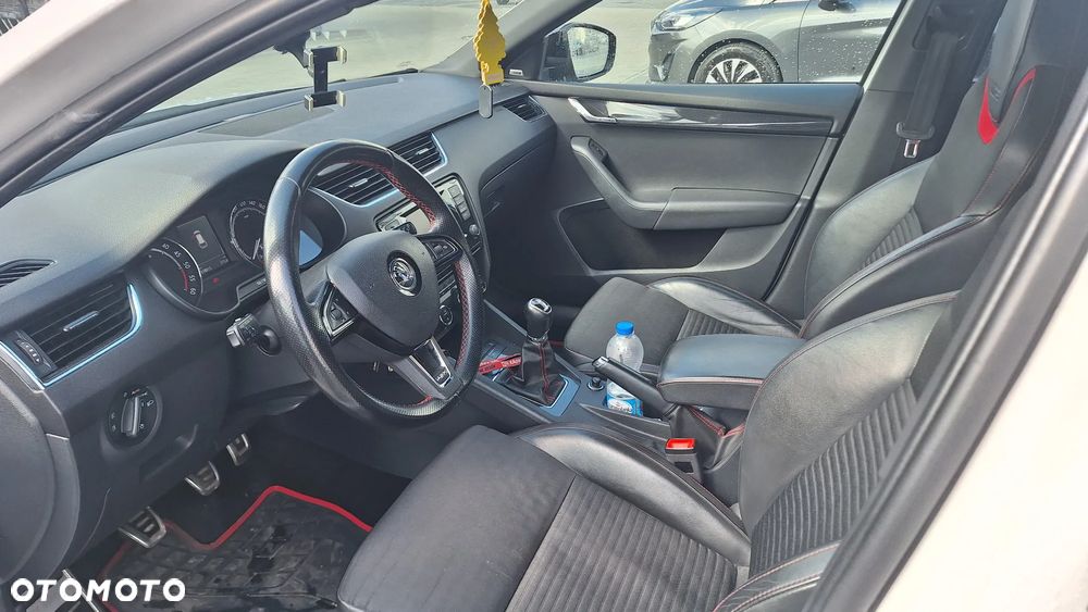 Skoda Octavia Combi 2.0 TDI RS - 13