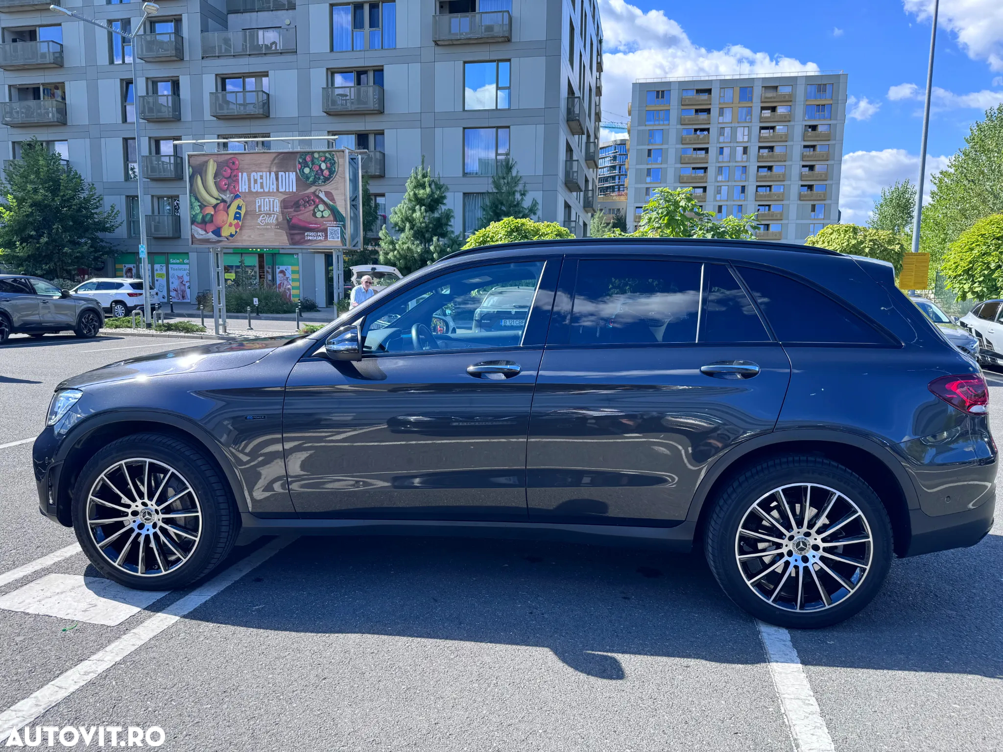 Mercedes-Benz GLC 300 e 4MATIC - 3