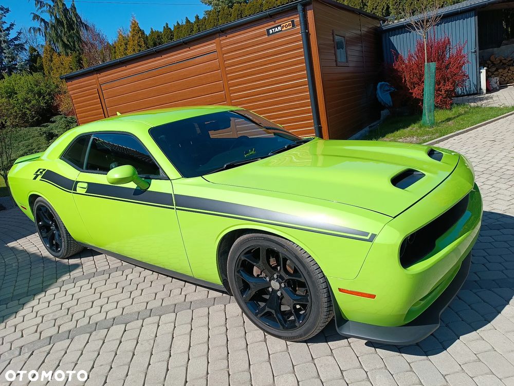 Dodge Challenger - 16