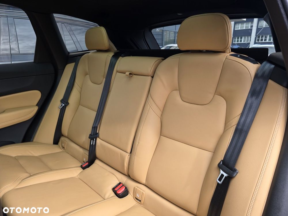 Volvo XC 60 B5 B AWD Ultra Dark - 11