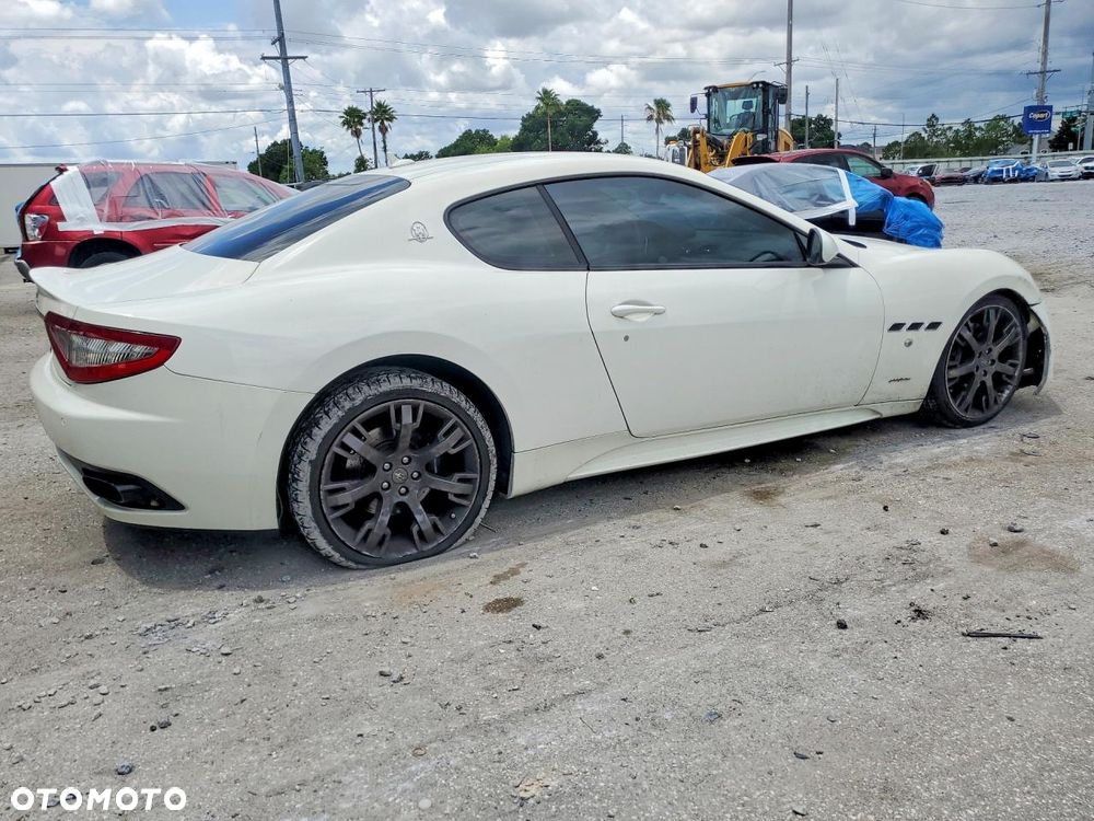 Maserati GranTurismo S Automat - 3