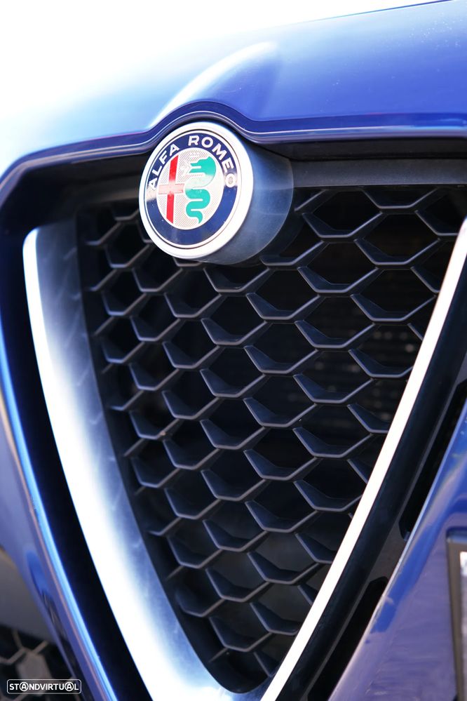 Alfa Romeo Stelvio 2.0 T Veloce Q4 AT8 - 9