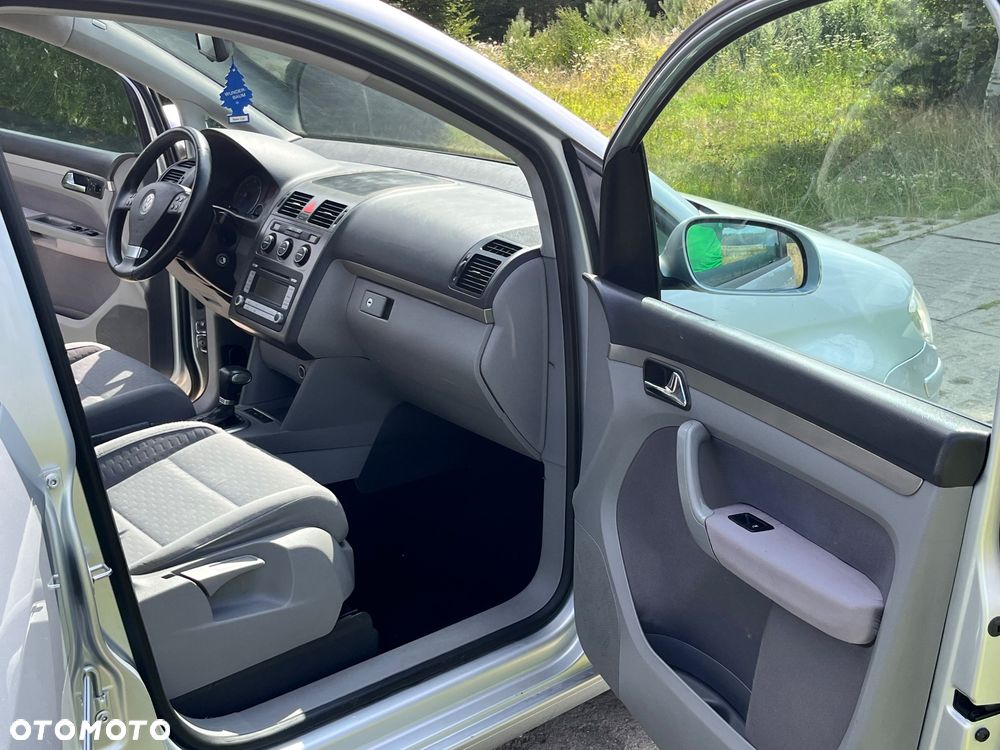 Volkswagen Touran 1.9 TDI DPF DSG Highline - 25