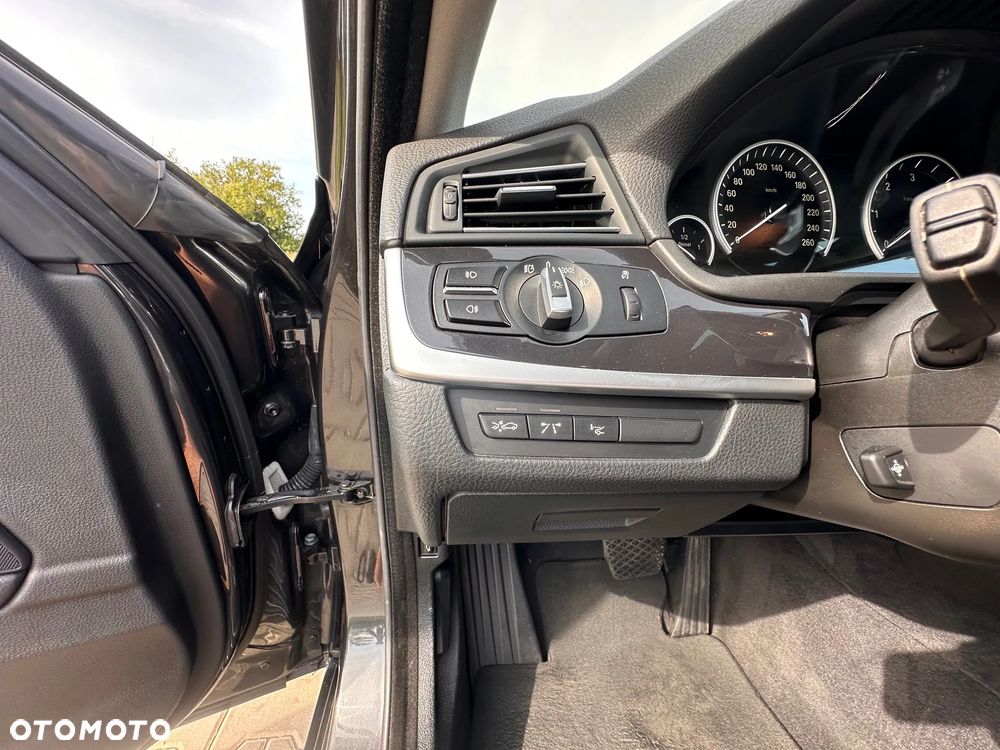 BMW Seria 5 530d Touring Luxury Line - 17