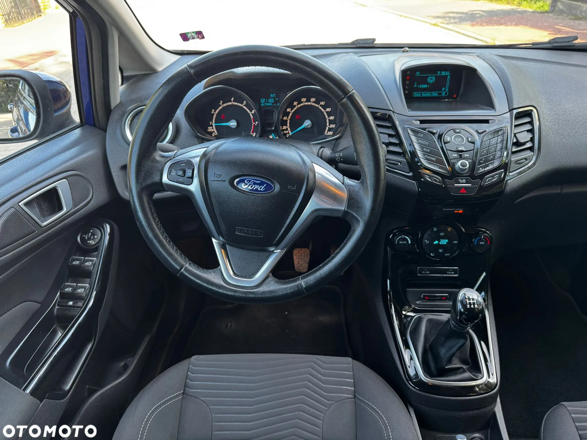Ford Fiesta 1.0 EcoBoost S&S TITANIUM - 11