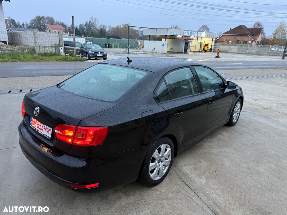 Volkswagen Jetta 1.6 TDI Blue Motion Technology Comfortline - 15