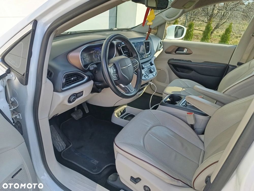 Chrysler Pacifica - 7