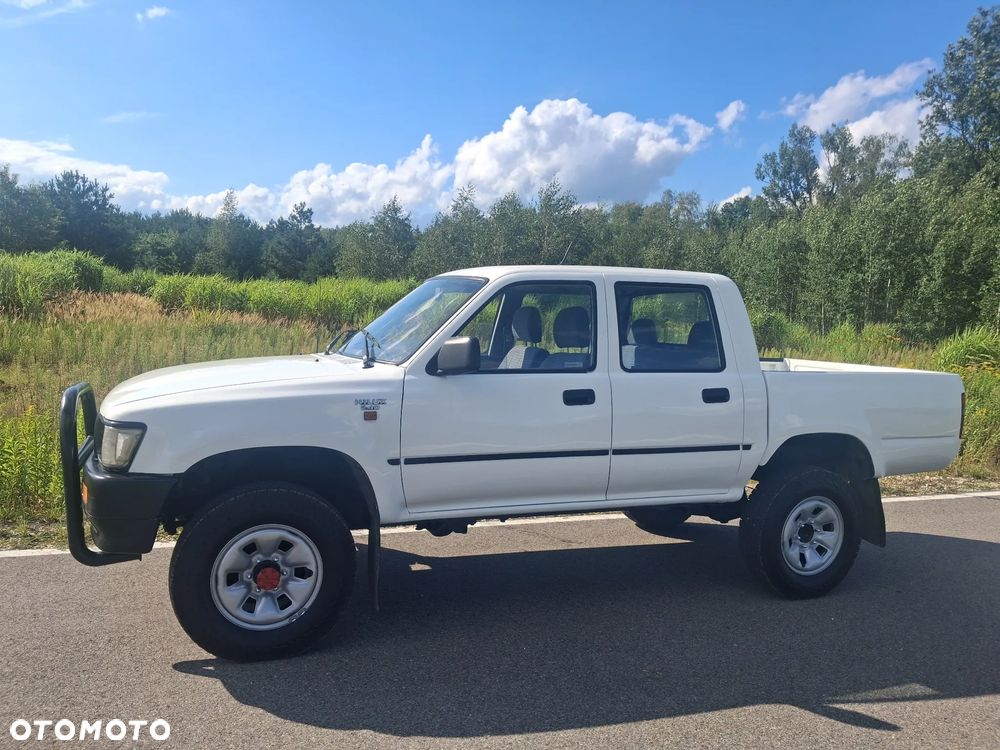 Toyota Hilux 4WD DLX - 1