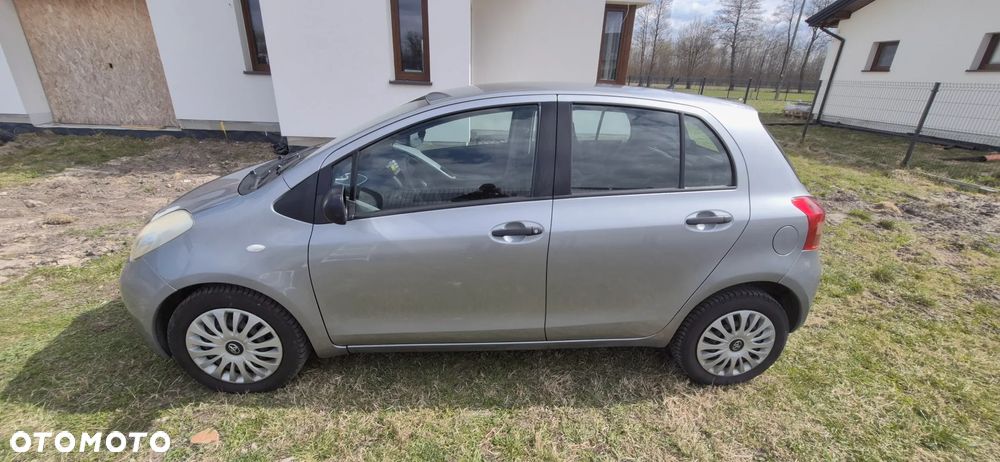 Toyota Yaris 1.3 VVT-i Luna - 1