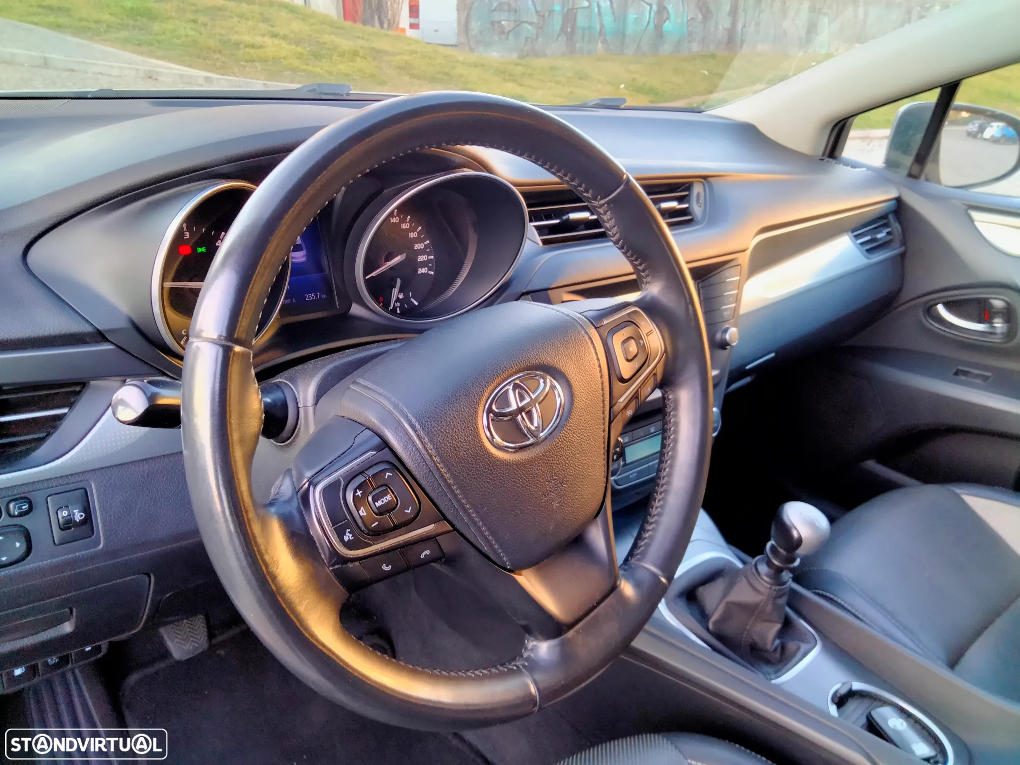Toyota Avensis SD 2.0 D-4D Luxury+GPS - 16