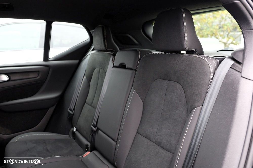 Volvo XC 40 1.5 T2 Plus Dark Auto - 11