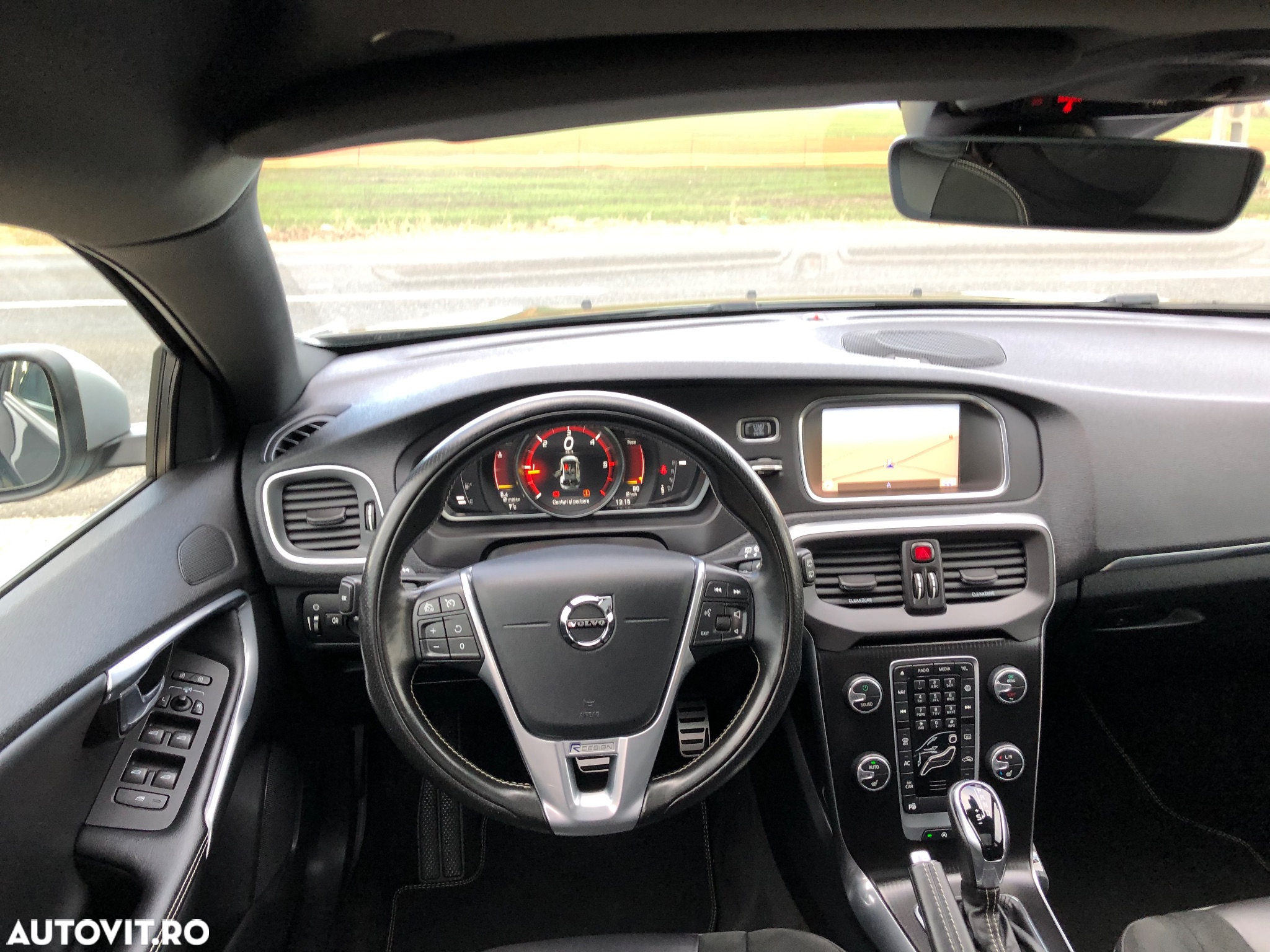Volvo V40 D3 Geartronic RDesign - 16