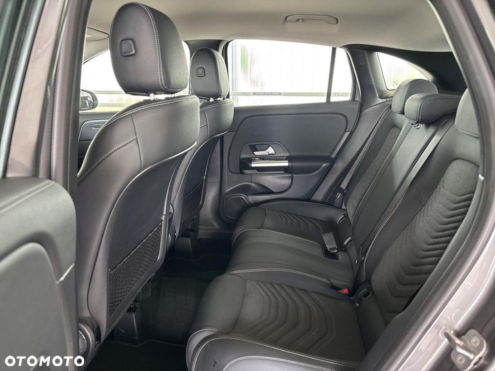 Mercedes-Benz GLA - 23