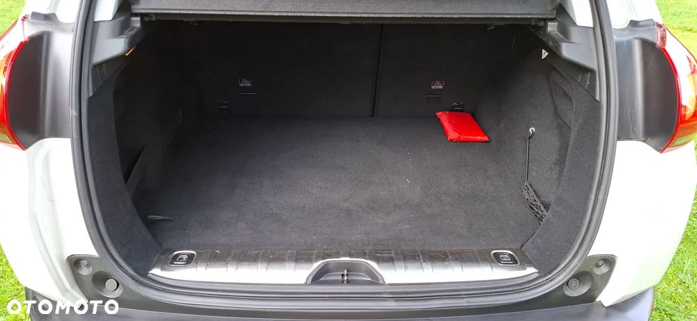 Peugeot 2008 1.2 Pure Tech GPF Allure S&S EAT6 - 33