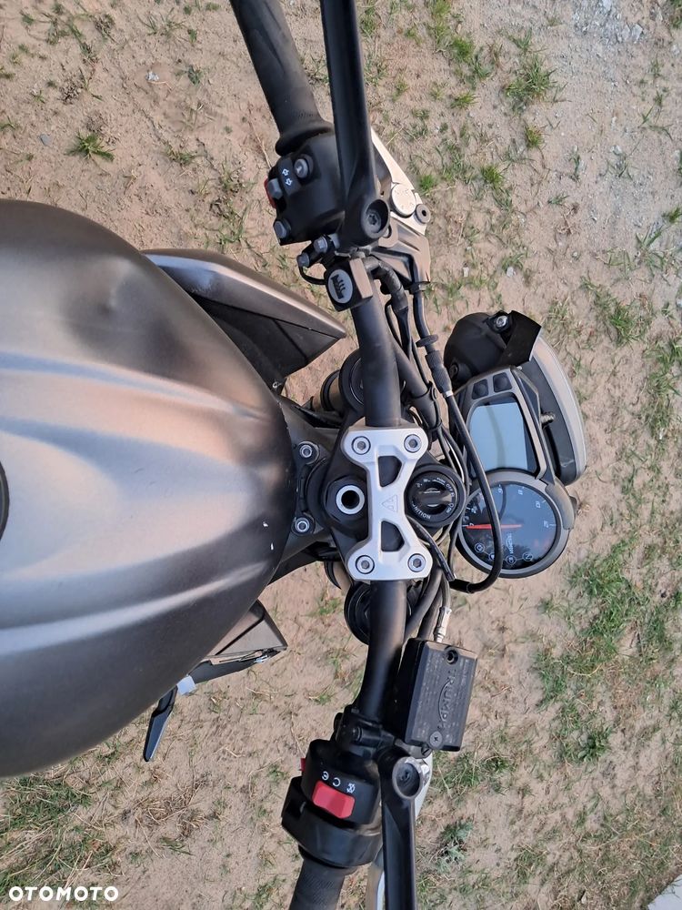 Triumph Street Triple - 9