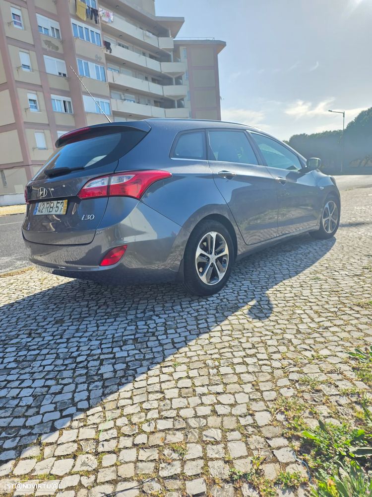 Hyundai i30 CW - 12