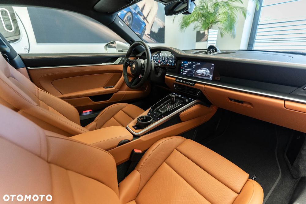 Porsche 911 Carrera - 16