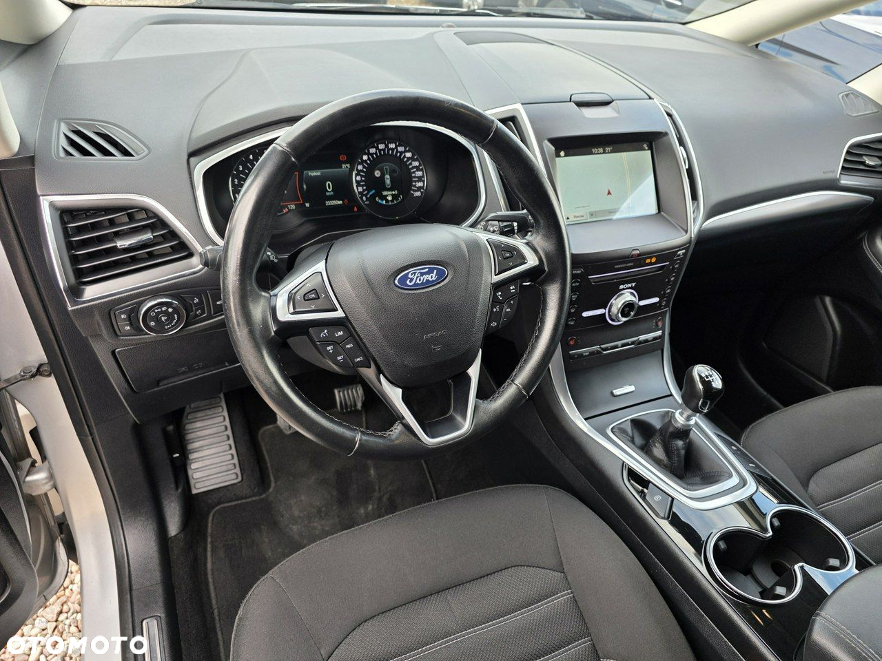 Ford Galaxy - 32