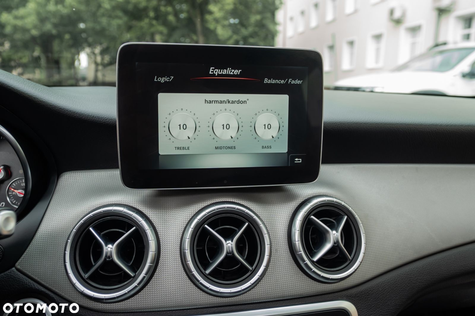 Mercedes-Benz CLA 250 4Matic 7G-DCT - 9