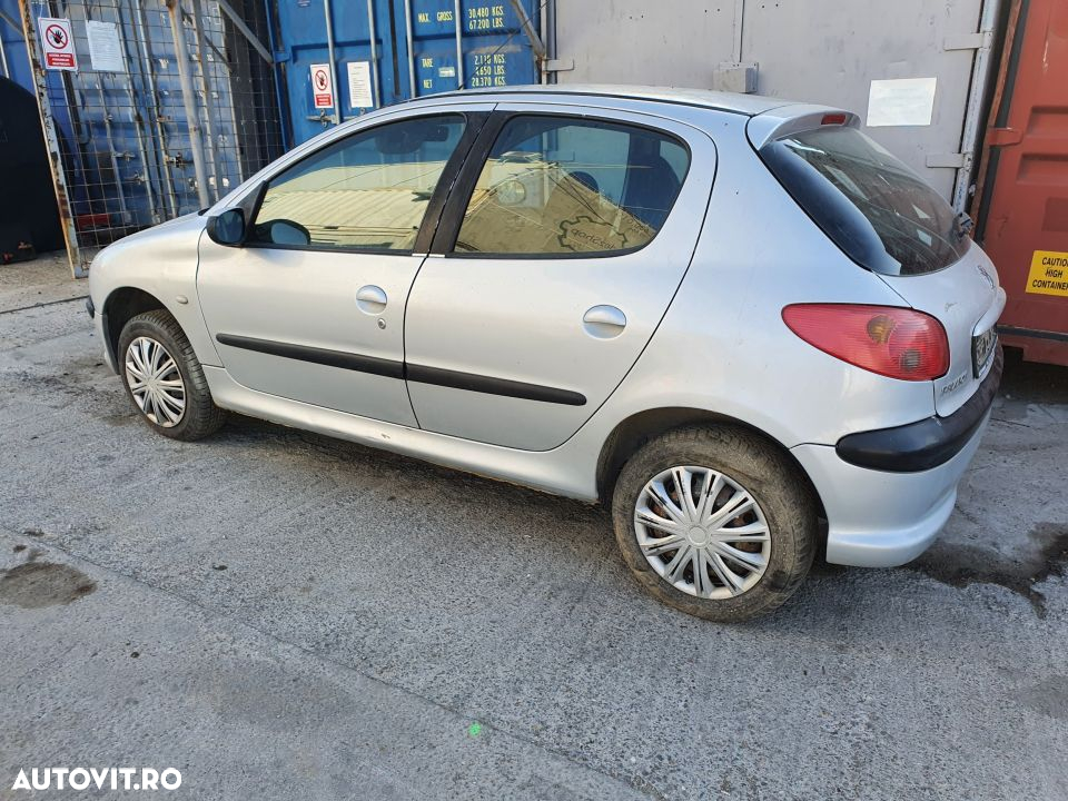 Dezmembrari  Peugeot 206  1998  > 0000 1.4 Benzina - 3