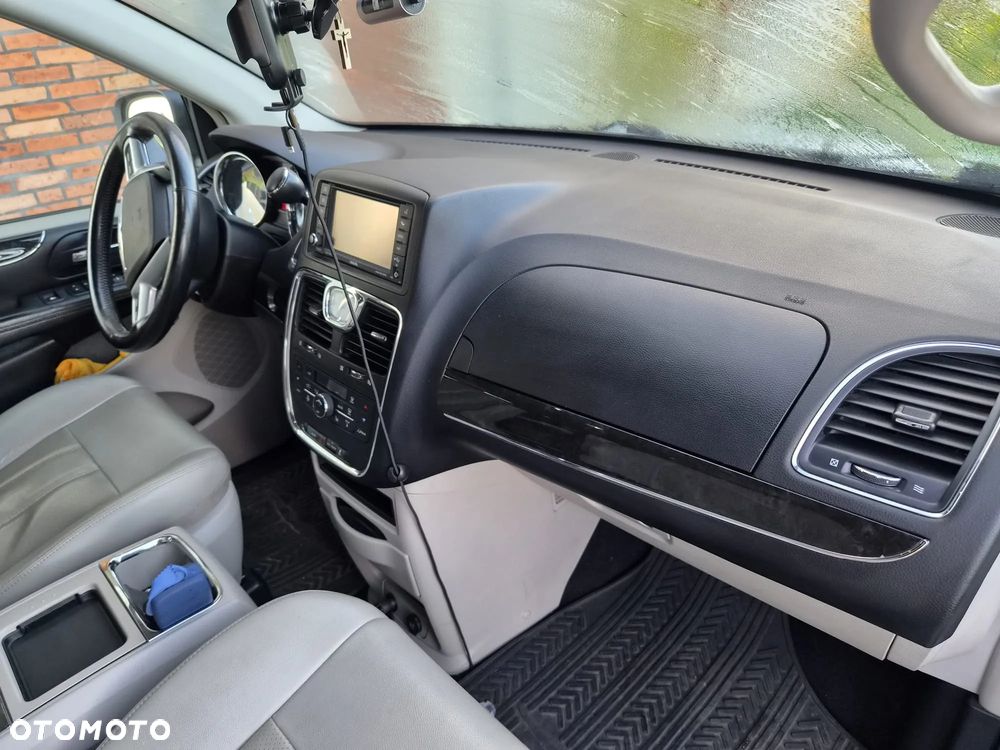 Chrysler Town & Country 3.6 Limited - 7