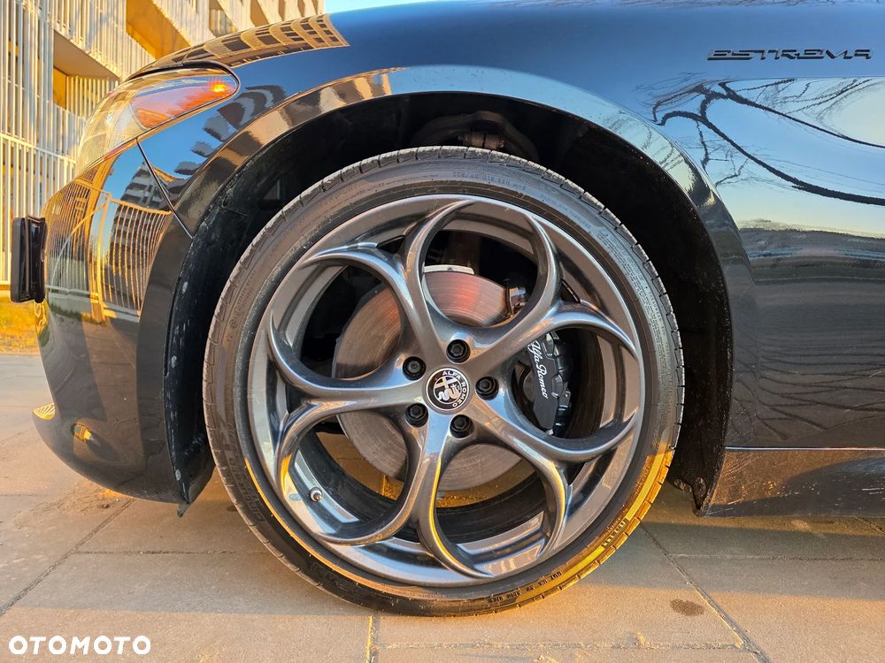 Alfa Romeo Giulia 2.0 Turbo 16V AT8-Q4 Estrema - 40