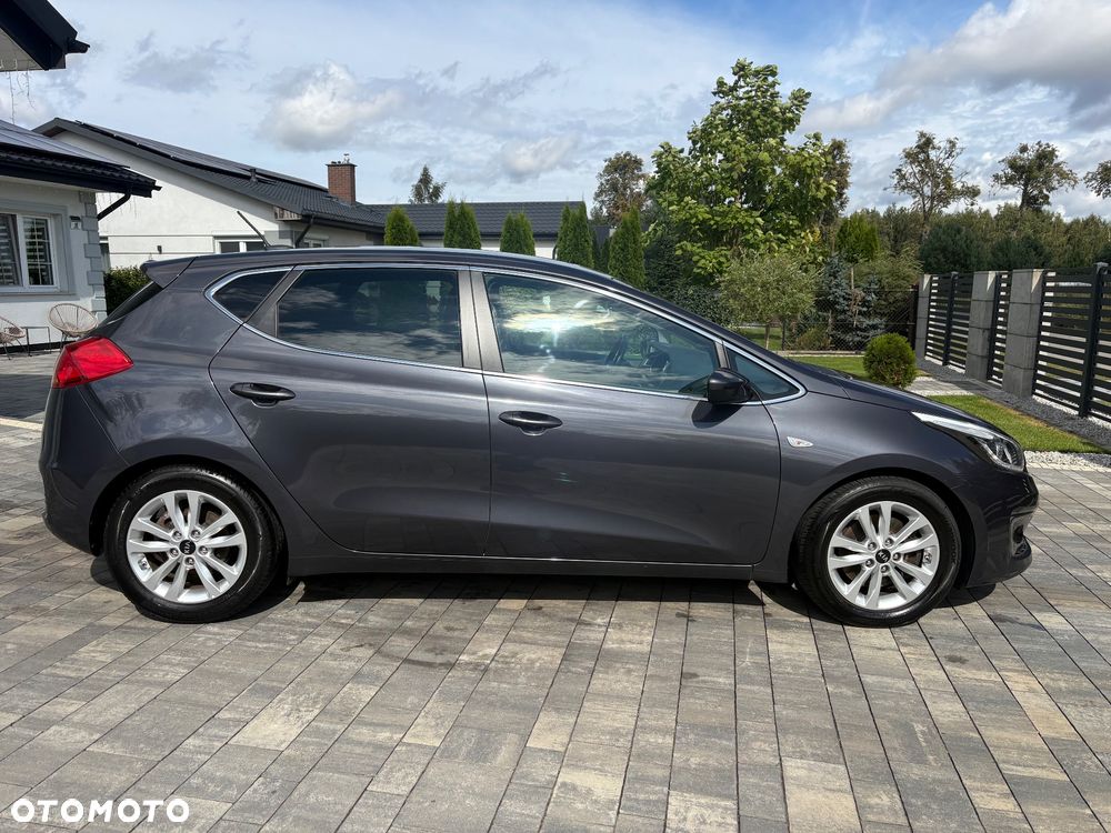 Kia Ceed 1.6 CRDi 136 ISG Dream Team Edition - 18