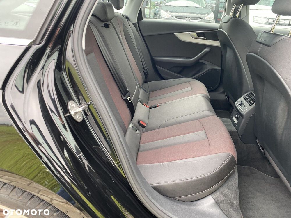Audi A4 Limousine 35 TFSI mHEV S Line S tronic - 15