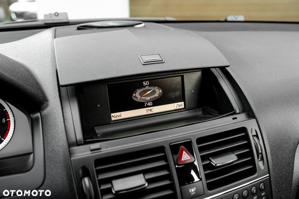 Mercedes-Benz Klasa C 220 CDI DPF Avantgarde - 36