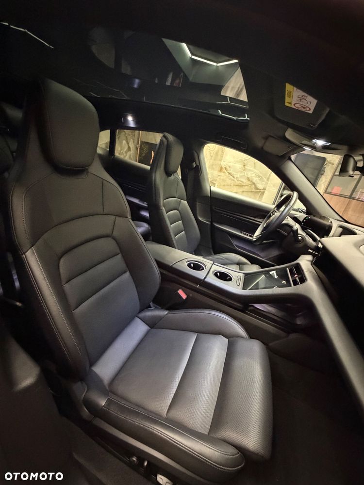 Porsche Taycan 4 - 17