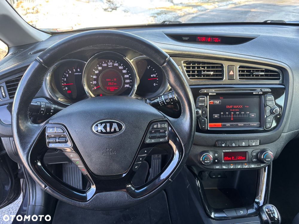 Kia Ceed 1.6 CRDi 128 Dream Team Edition - 14