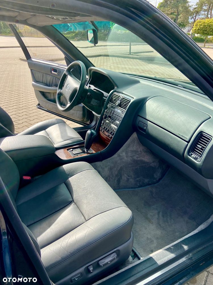 Lexus LS - 10