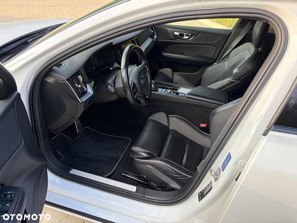 Volvo S60 B4 B R-Design - 12