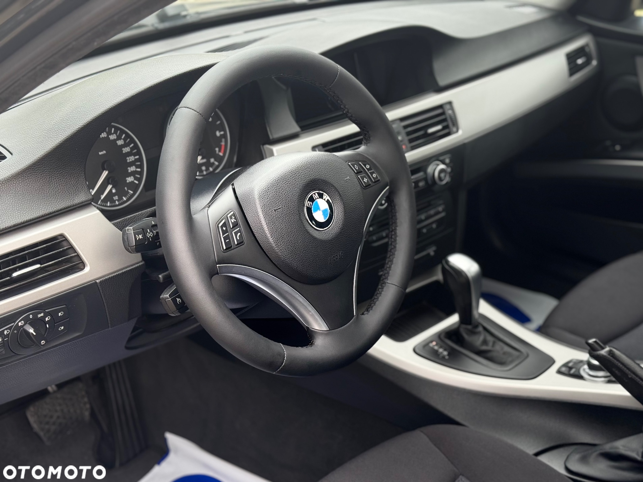 BMW Seria 3 318i Touring - 17