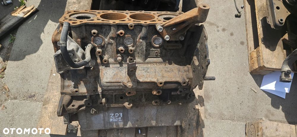 Blok dół silnika wał korbowy tłoki Renault Mascott 3,0 DCI 100kW 136KM ZD3202 ZD3A202 - 2