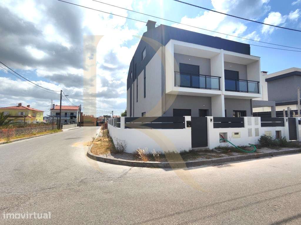 Moradia nova geminada T4 triplex - Grande imagem: 4/32