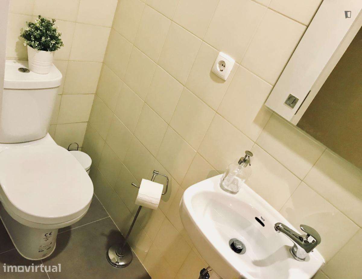 Quarto - localizado em Roma-Areeiro Lisbon - Grande imagem: 2/17