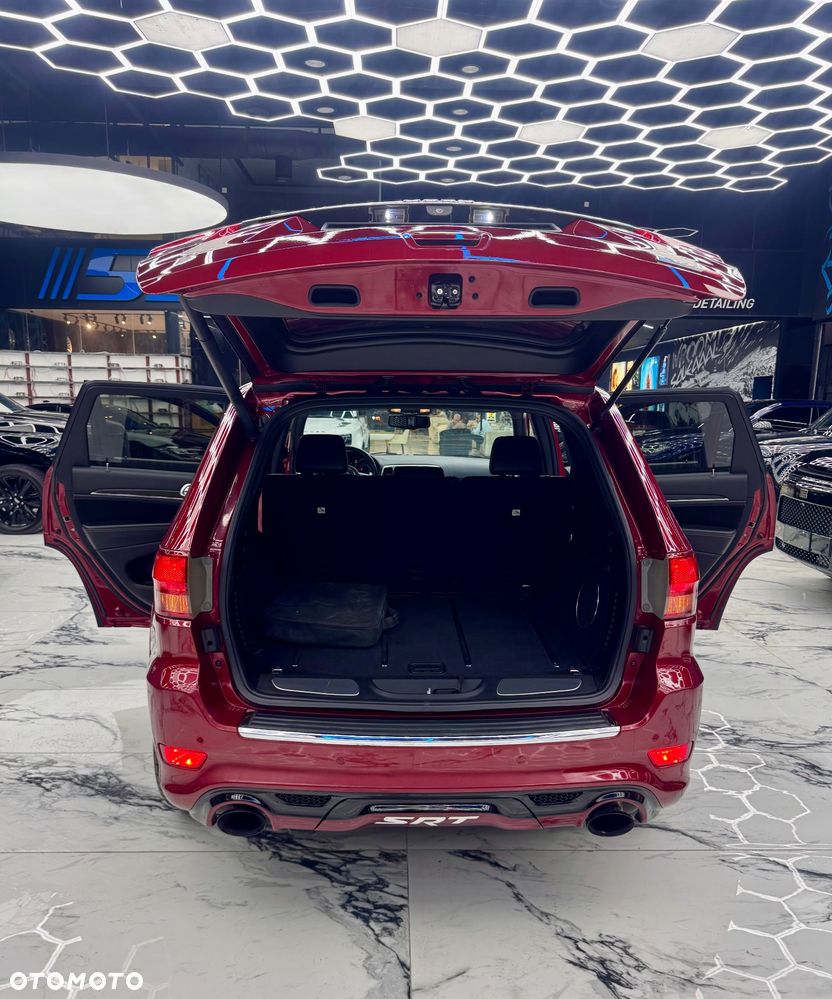 Jeep Grand Cherokee - 24