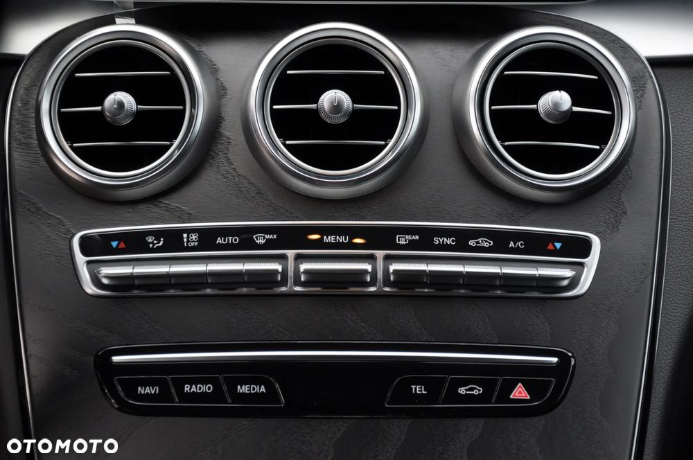 Mercedes-Benz Klasa C 200 4MATIC 9G-TRONIC - 32